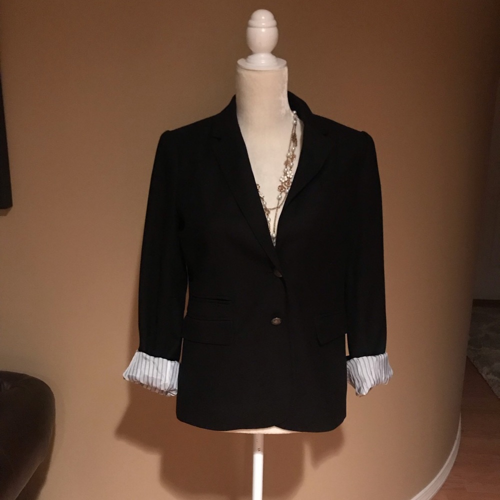 Never worn beautiful black blazer.